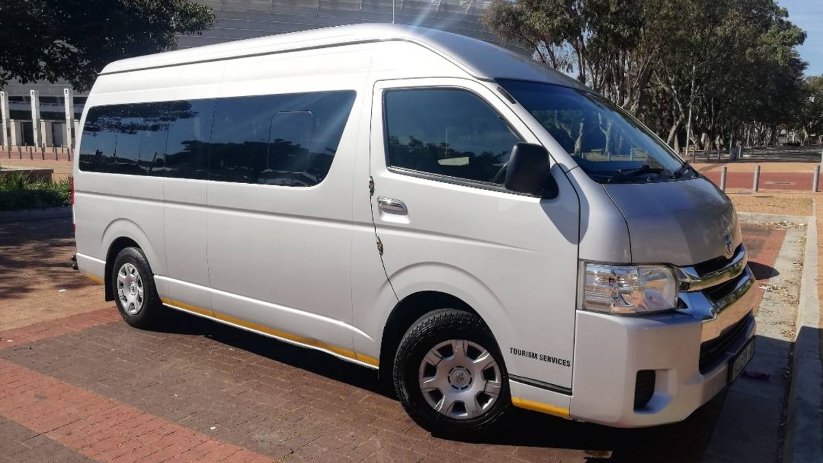 10 Hour Luxury Chauffeur Drive in Cape Town (13 Seater)