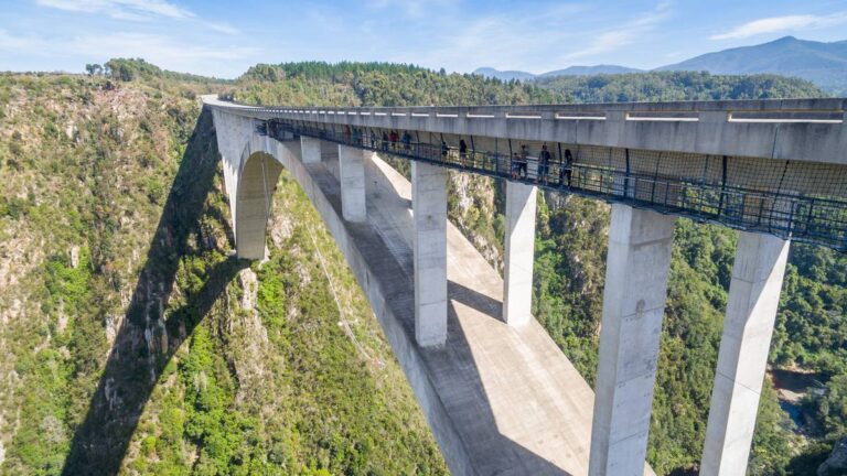 Bloukrans-Bungy-jump-Garden-Route-South-Africa