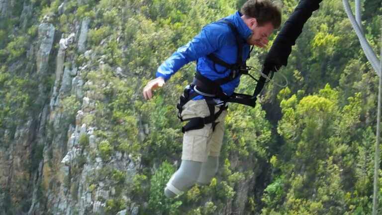 Bloukrans-Bungy-jump-Garden-Route-South-Africa-3